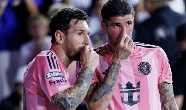 官方网站-梅西本场数据：1次关键传球 3次过人0成功 丢失球权19次 评分6.6