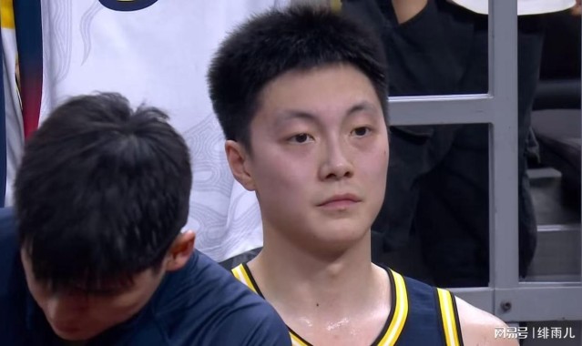 张皓嘉上位+杜润旺不打！广东队亮出冠军相，杜锋暂时保住帅位！